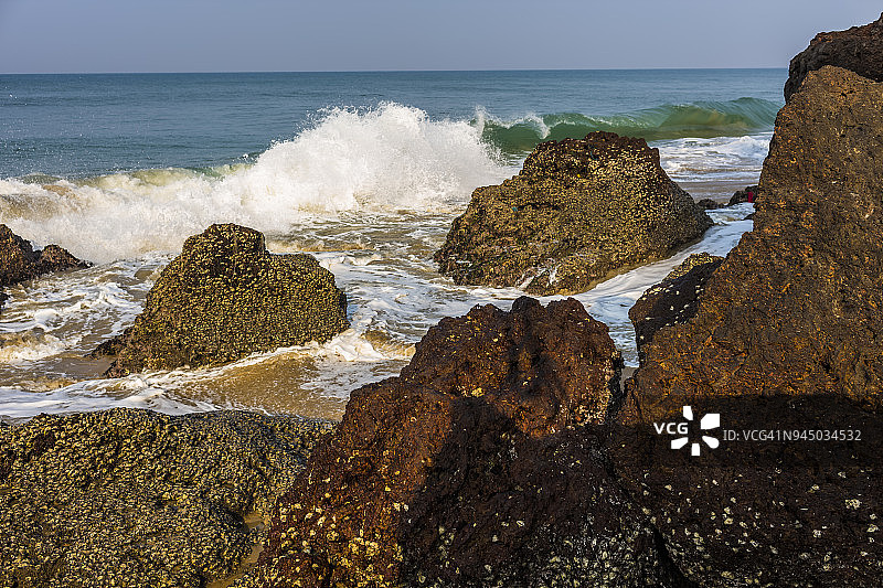 瓦卡拉海滩的波浪和白鹭图片素材