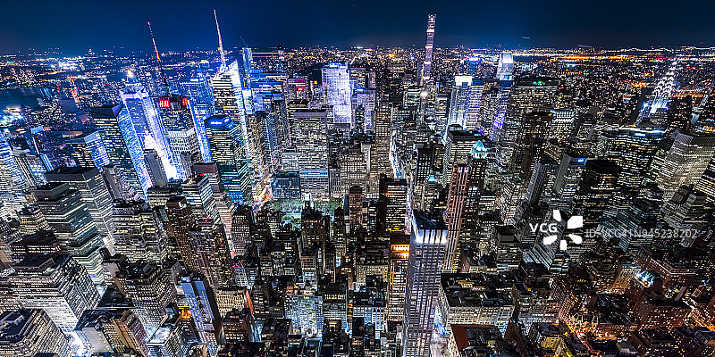 从上方俯瞰曼哈顿中城夜景图片素材