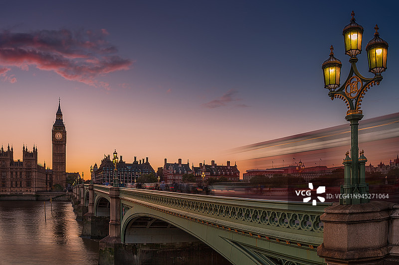 日落时分的大本钟和威斯敏斯特桥图片素材