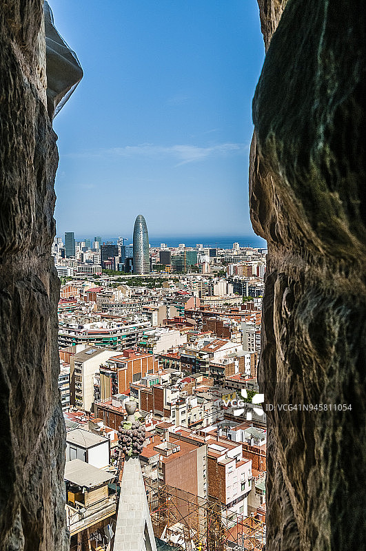 从圣家堂看到的阿格巴塔和巴塞罗那建筑图片素材