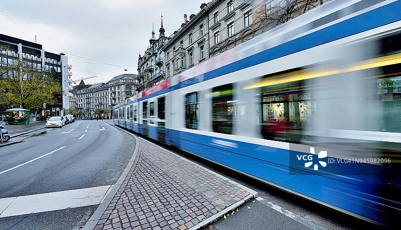 瑞士苏黎世的班霍夫大街日落景色图片素材