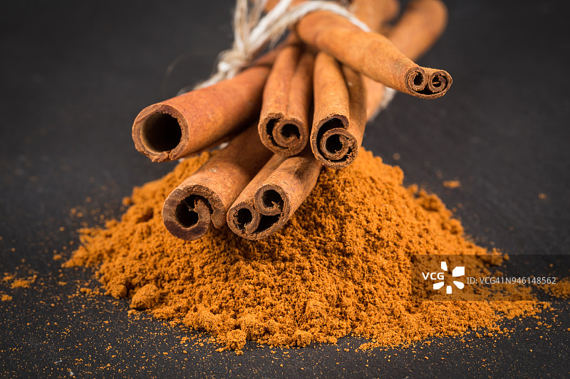 肉桂棒与粉末图片素材