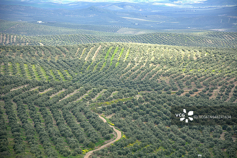 穿行于乌韦达的群山中图片素材