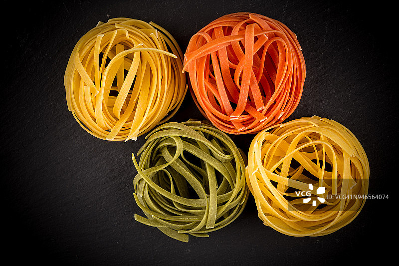 四色卷巢意面图片素材