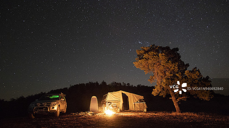 在南澳大利亚弗林德斯山脉露营图片素材