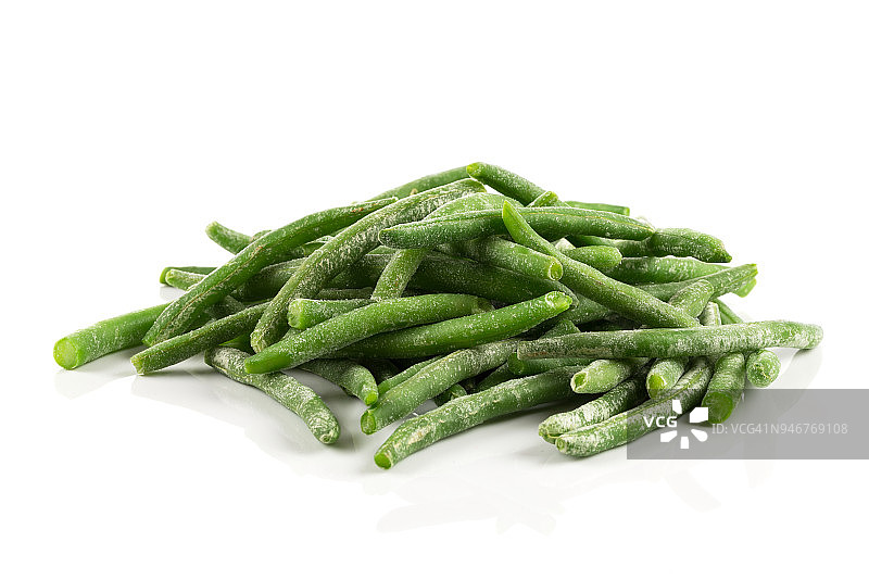 冷冻切好的青刀豆蔬菜，白色背景图片素材