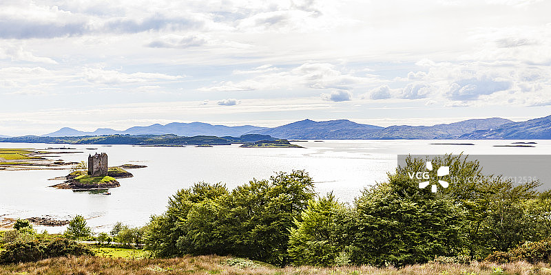 英国苏格兰高地格伦科莱希湖的斯托克城堡图片素材