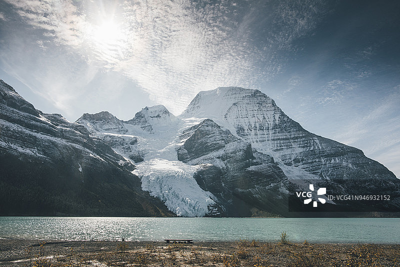 加拿大不列颠哥伦比亚省落基山脉罗布森山省立公园伯格湖伯格冰川图片素材