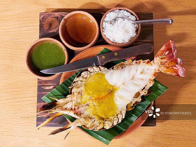 烤制巨型河虾图片素材