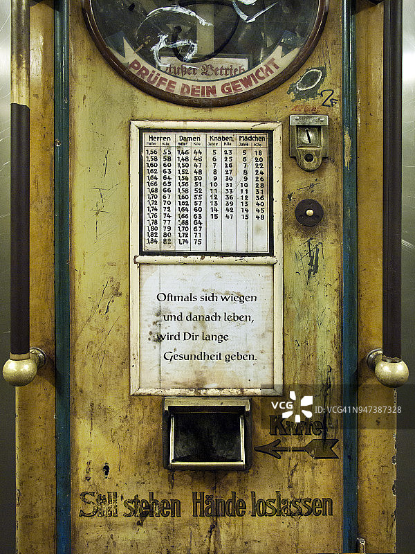 柏林地铁的公共体重秤（德国）图片素材