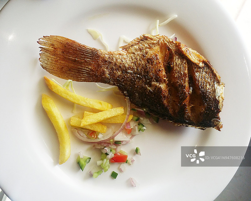 炸塔帕蒂亚鱼配薯条图片素材
