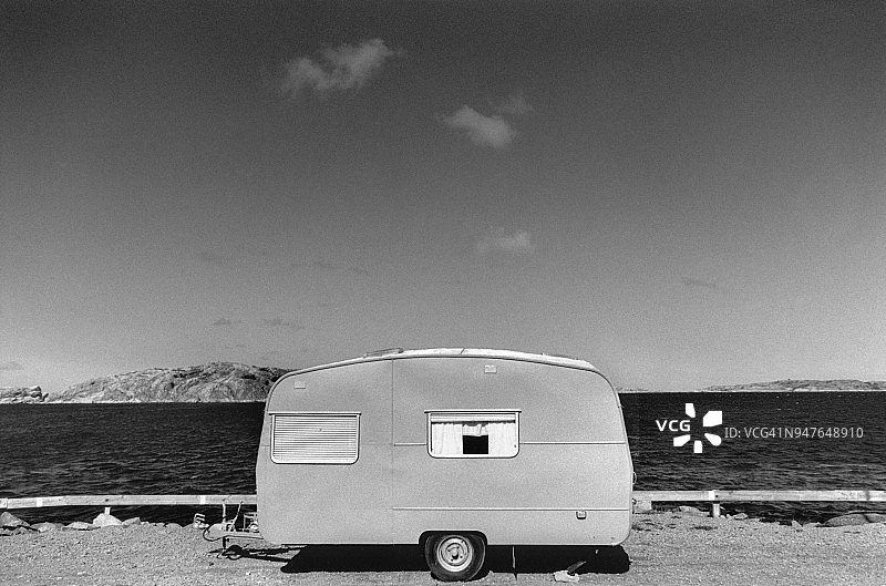 停在海边的旅行车图片素材