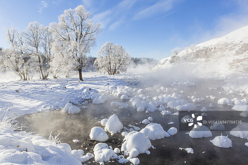 中国吉林省雾凇岛冬季雾凇景观图片素材