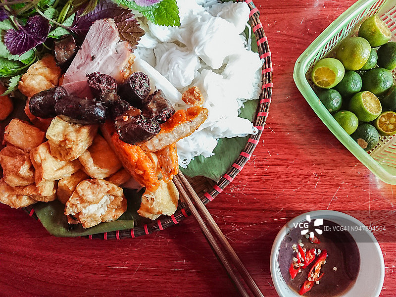 越南河内美食：什锦粉图片素材