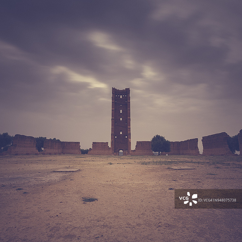 曼苏拉清真寺宣礼塔图片素材