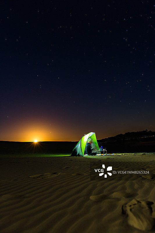 在月球上露营图片素材