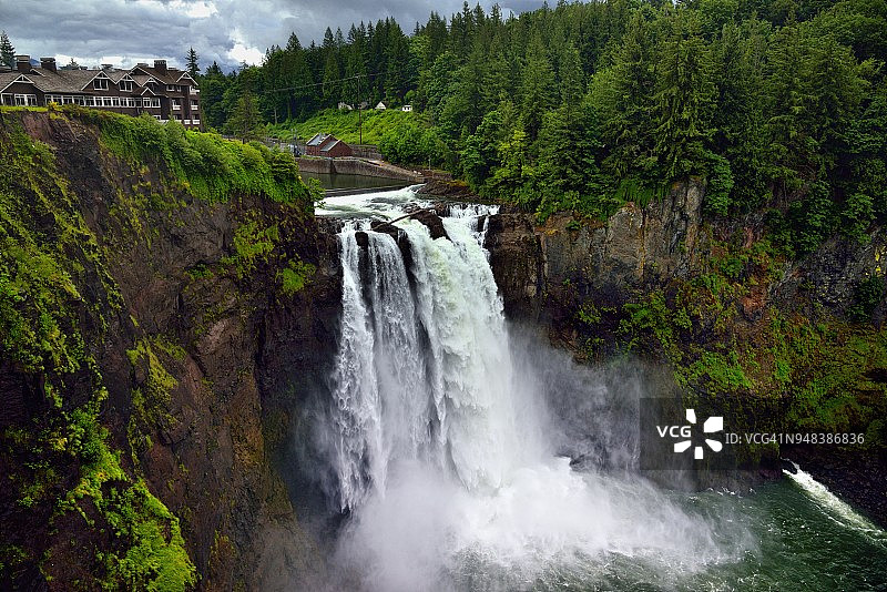 欣赏斯诺夸尔米瀑布全景图片素材