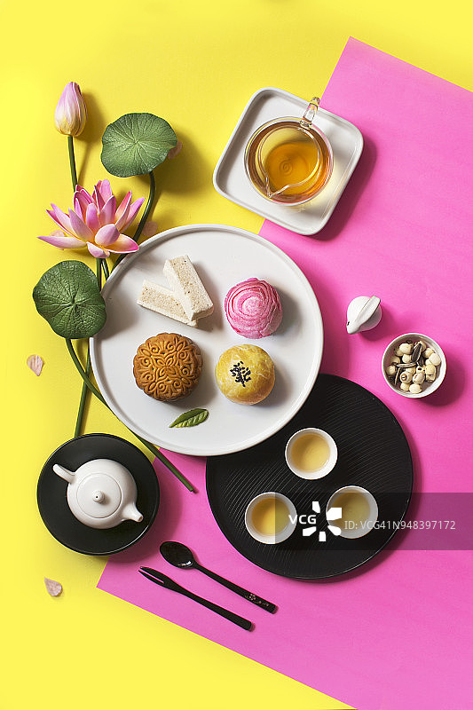 粉色背景上的东亚风下午茶图片素材