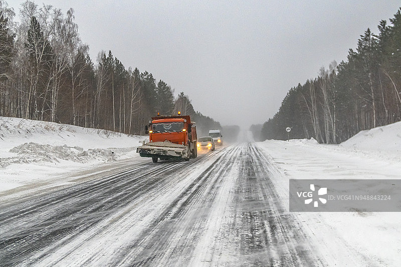 白天的吹雪机图片素材