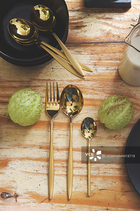 美食店金色餐具图片素材