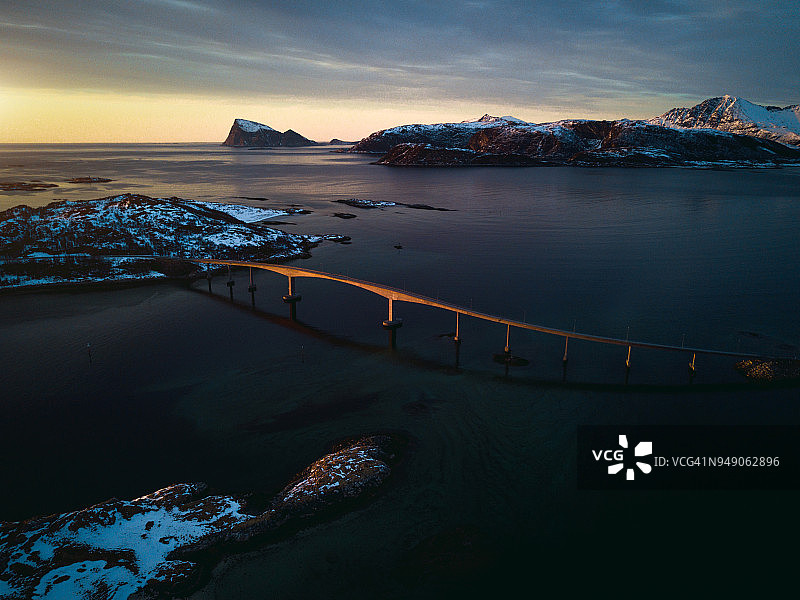 挪威北部松玛瑞峡湾的空中美景图片素材