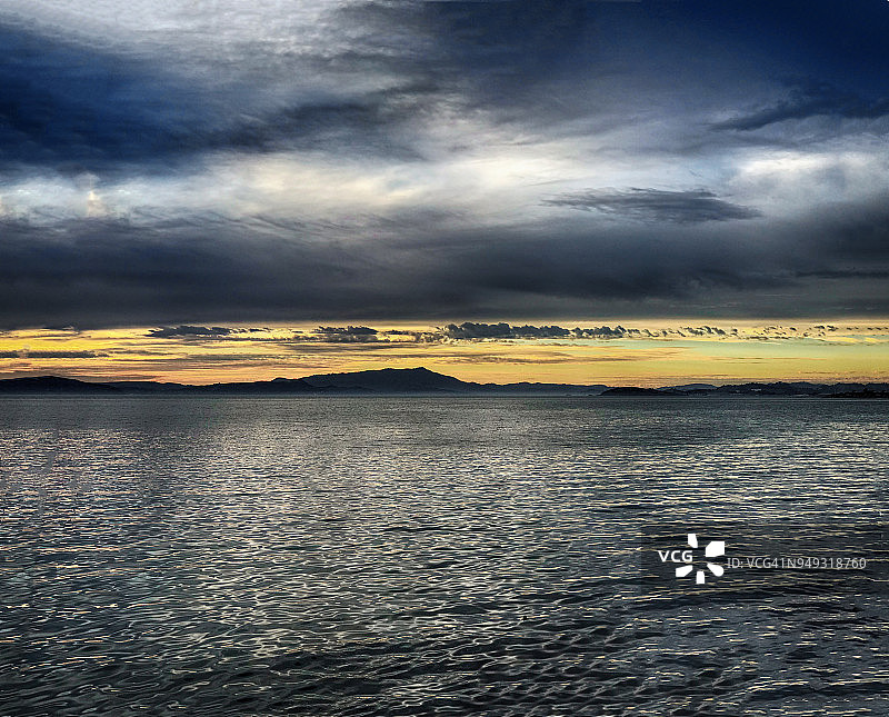 加利福尼亚州伯克利码头的水景和天际线图片素材