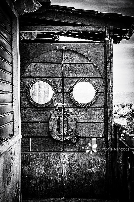 意大利那不勒斯巴科利的一扇门图片素材