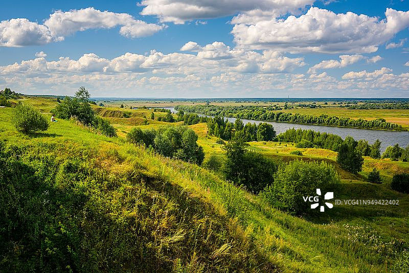 梁赞地区康斯坦丁诺沃村附近的奥卡河图片素材