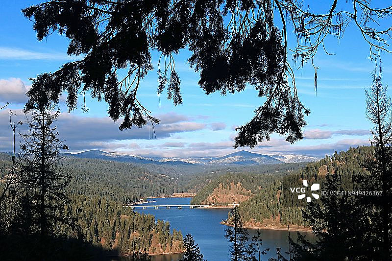 科达伦湖与爱达荷州北部群山图片素材