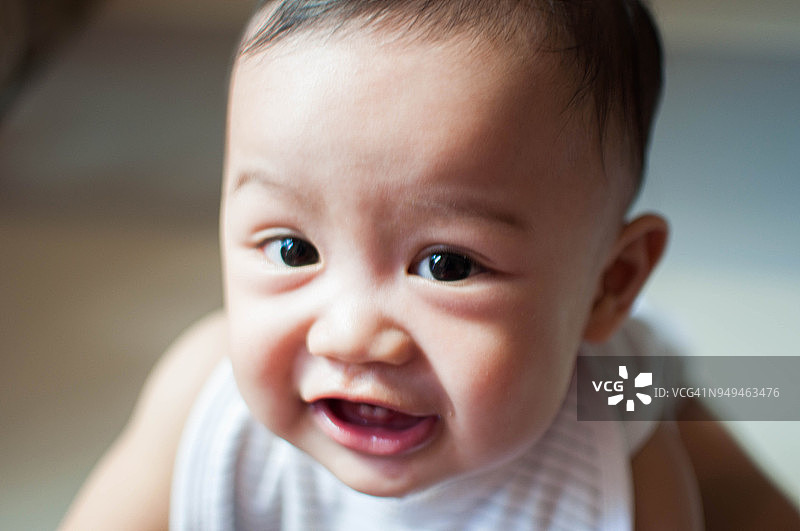 婴儿的自然肖像图片素材