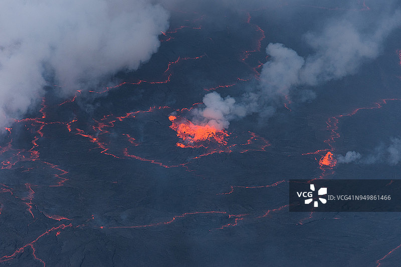 尼拉贡戈火山熔岩湖图片素材