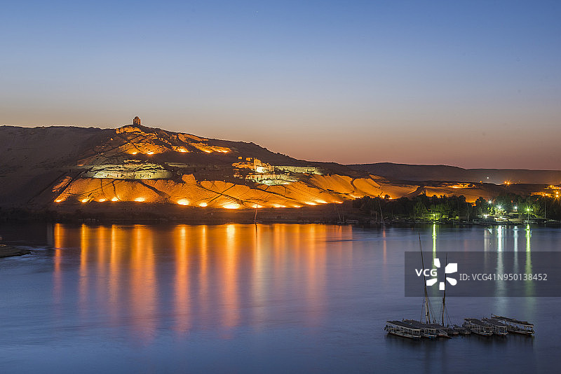 阿斯旺城市夜景，尼罗河，埃及图片素材