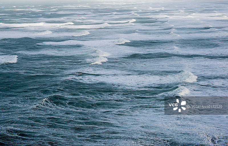 托尔奇角的暴风雨和巨浪图片素材