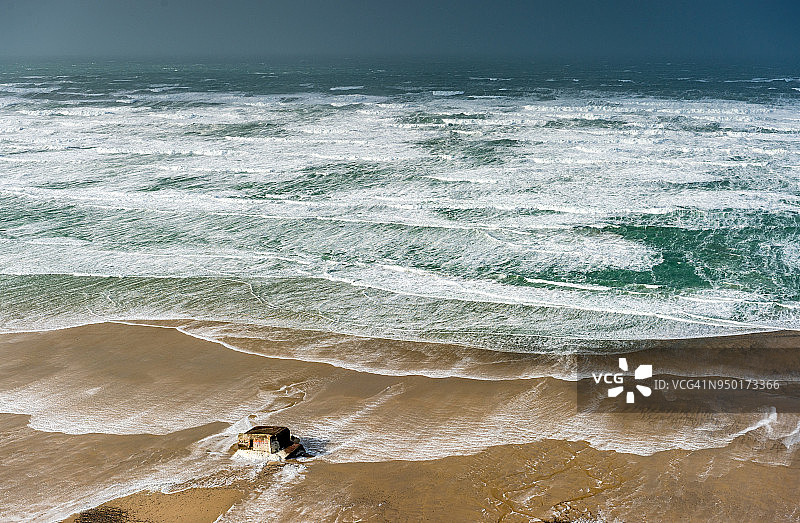 托尔奇角的暴风雨和巨浪图片素材