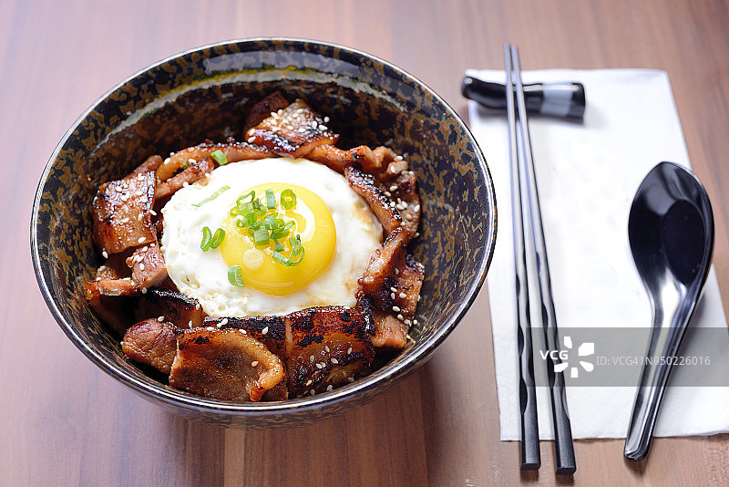 鳗鱼盖饭图片素材