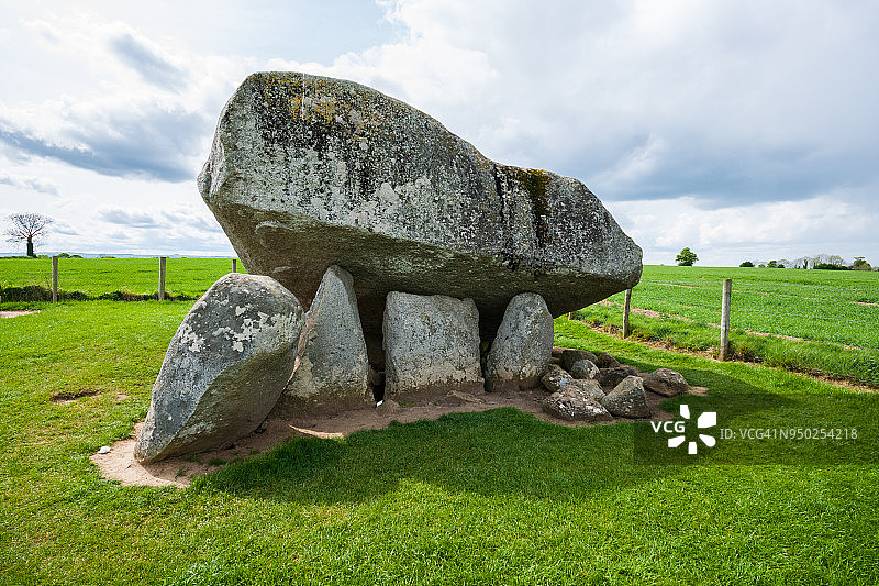爱尔兰卡洛郡的布朗斯希尔支石墓图片素材