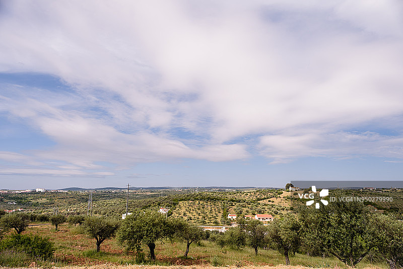 从孔德·德·利佩堡看到的阿尔卡科瓦镇景色图片素材