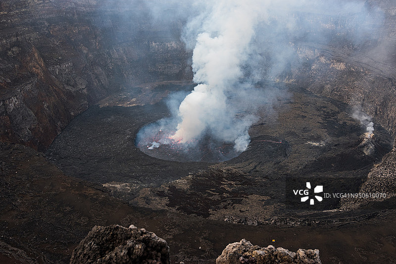 尼拉贡戈火山熔岩湖图片素材