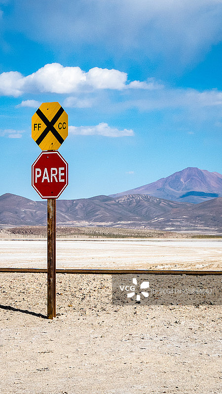 玻利维亚盐沼铁路图片素材