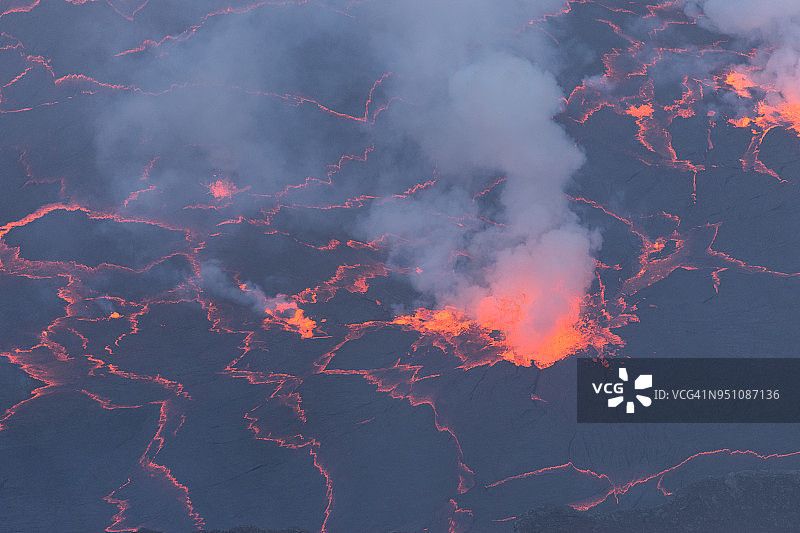 尼拉贡戈火山熔岩湖图片素材