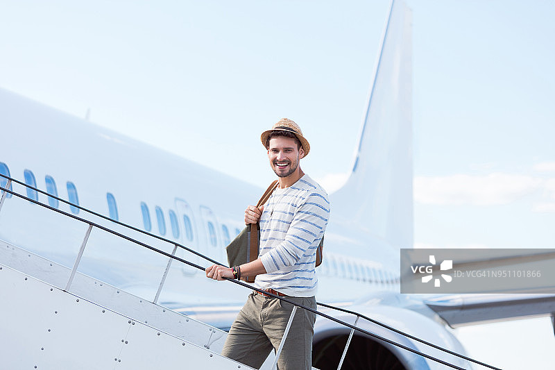 男人登机图片素材