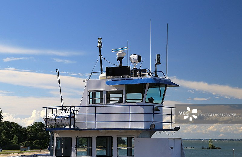 航海船上的舵房特写图片素材