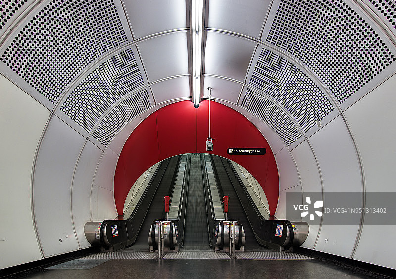 带有同心圆的地铁出口图片素材