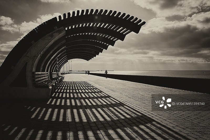 兰萨罗特岛阿雷西费的海滨长廊阳光避难所图片素材