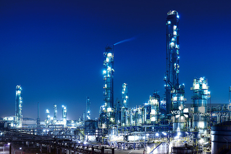 化工厂和石油化工厂，炼油厂图片素材