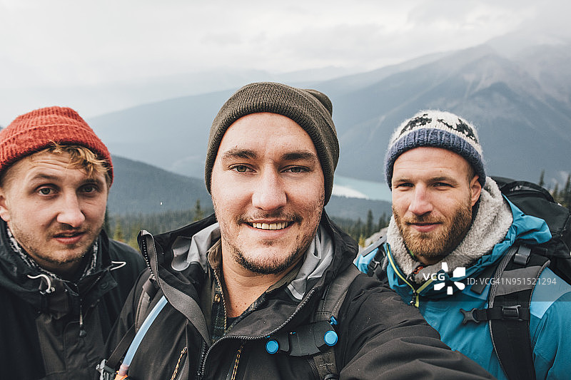 加拿大不列颠哥伦比亚省幽鹤国家公园伯吉斯山徒步自拍图片素材