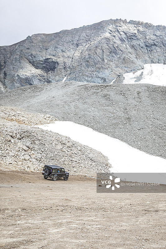 意大利皮埃蒙特索米耶尔山陆虎图片素材