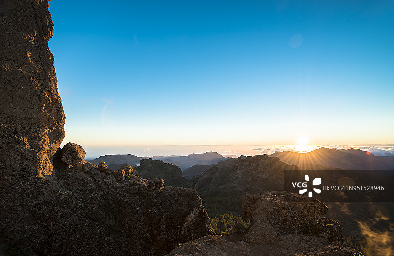 西班牙加那利群岛格兰 Canaria 岛 Roque Nublo 日落景色图片素材