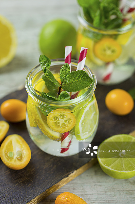 青柠柠檬金橘薄荷浸泡水图片素材