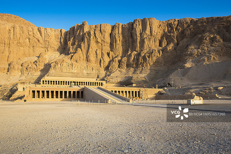 埃及卢克索帝王谷的清晨图片素材
